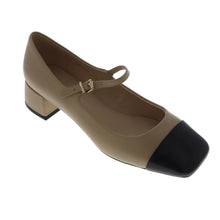 Women’s Classic Pumps by Claudia Rossi