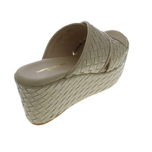 Medium Wedge