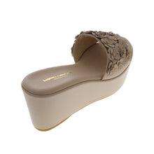 Medium Wedge