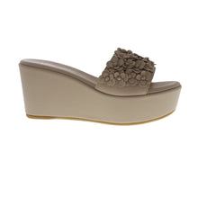 Medium Wedge