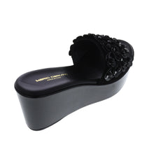 Medium Wedge