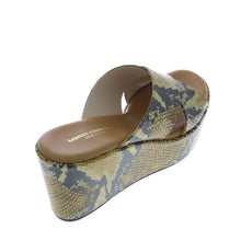 Medium Wedge