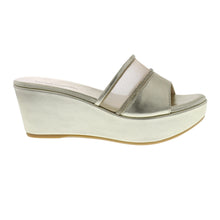 Medium Wedge
