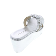 Medium Wedge