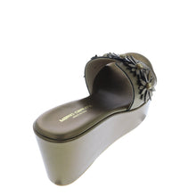 Medium Wedge