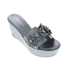 Medium Wedge