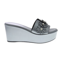 Medium Wedge